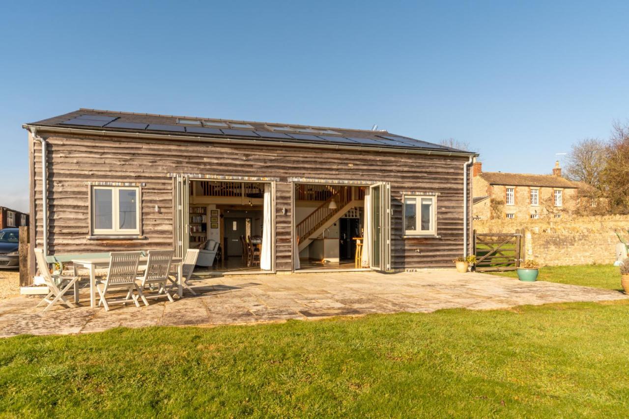 The Old Barn Villa Witney Bagian luar foto