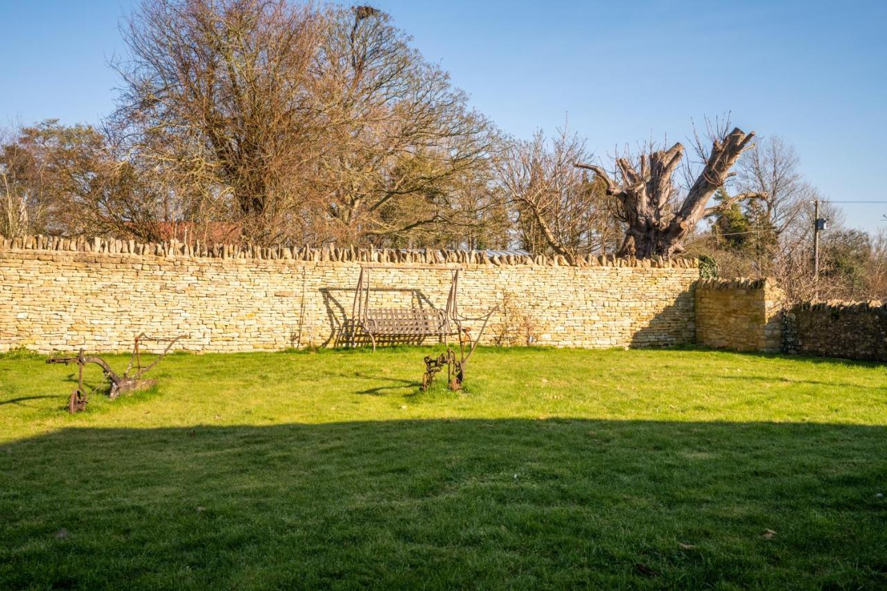The Old Barn Villa Witney Bagian luar foto